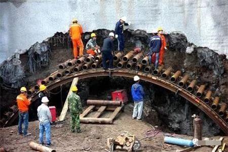 辉县隧道钢花管支护案例